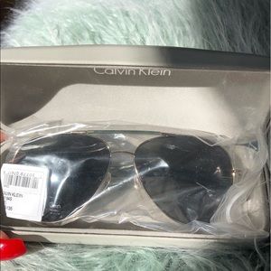 CALVIN KLIEN AVIATORS IN GOLD